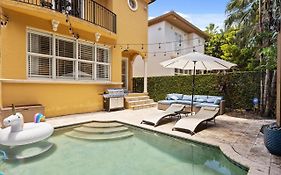 Luxury Spanish Villa 4 Bedroom 4 Bathroom Pool Sunny Isles